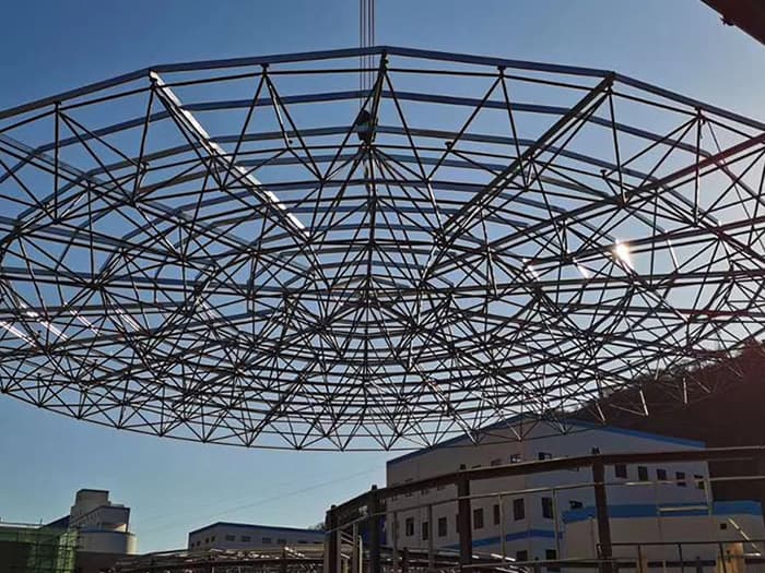 日照螺栓球网架工程施工现场